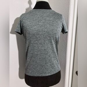 Uniqlo Activewear Athletic Short Sleeve Running Tee Size Small